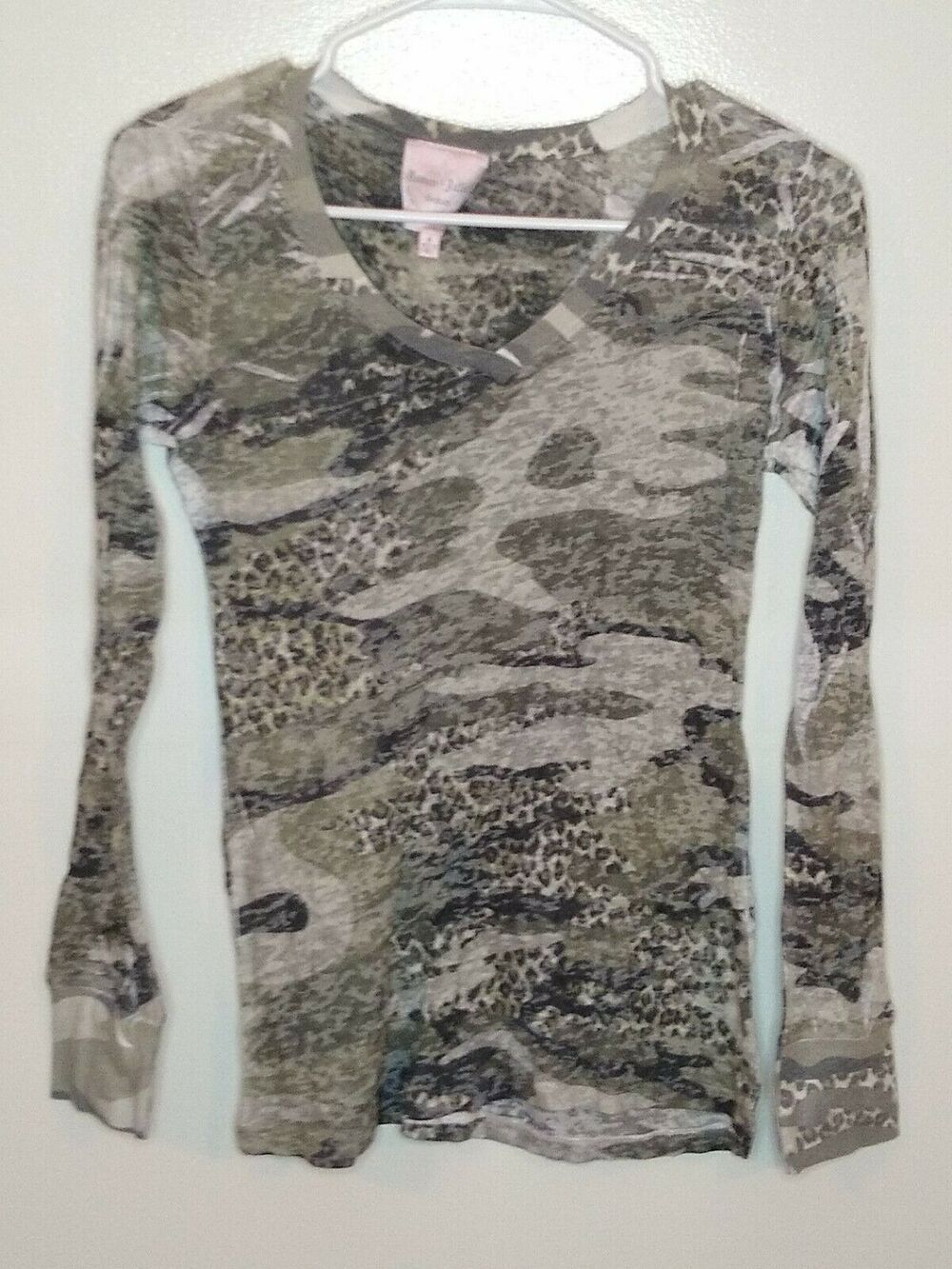 Romeo & Juliet Couture Animal- Sz M - Pullover top - Women's